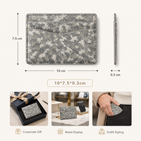 Porte-cartes léger en cuir souple camouflage gris pour les boutiques d'extérieur, étui à cartes personnalisé OEM avec logo estampé argenté, cadeau pour grossistes