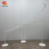 Arche de scène en spirale circulaire en métal doré de 8 pieds de haut pour la décoration d'événements de mariage en plein air et en intérieur