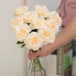 Venta al por mayor ramo de flores de seda flores artificiales rosas blancas y rojas para el hogar boda flores decorativas