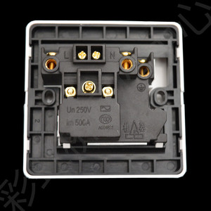 กุ้ยหลิน กุ้ยฉี 86 ประเภทสวิตช์ป้องกันการรั่วไหลพร้อมซ็อกเก็ต 16A 250V สำหรับเครื่องปรับอากาศและเครื่องทำน้ำอุ่น GB1-16LC - Product Image 1