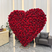 Die Großhandels-Rote Seidenrosen-Blumenwand Eignet Sich Als Hintergrund für Hochzeiten im Freien