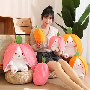 Vente chaude 2024 produits lapin de pâques transformé lapin petit fruit poupée fraise lapin et carotte jouets en peluche