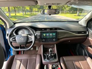 Dongfeng Ruiqi 6 2024 2.4L Manual, Tracción en Dos Ruedas, Gasolina, Estándar de Emisiones 2TZ VI, Cumple con los Estándares Ambientales de China - Product Image 6