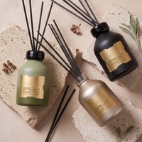 Bouteille diffuseur en aluminium en gros avec bouchon à vis en aluminium, col en bois et étiquette dorée pour emballage d'aromathérapie