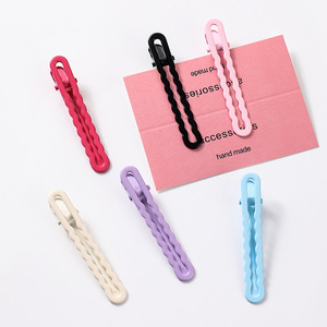 Pinza de Pelo Ondulada Tipo Pico de Pato en Color Caramelo, 12 cm, Pinza Lateral Metálica para Uso Diario de Mujeres - Product Image 4
