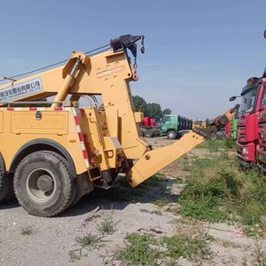 Howo <b>Flatbed</b> Towing <b>Truck</b> With Hydraulic Winch And Pump System - Product Image 6
