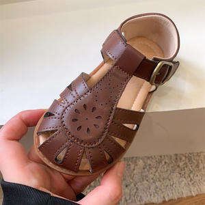 Sandalias retro de alta calidad, grabadas y caladas, zapatos infantiles transpirables, zapatos casuales para niños y niñas, zapatos deportivos. - Product Image 4