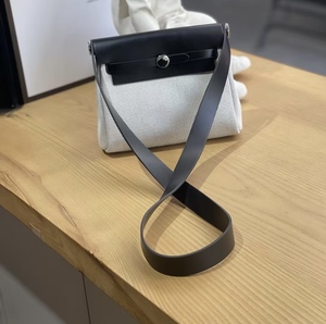 <span class=keywords><strong>2025</strong></span> Mini Túi Vải Cho Phụ Nữ Đa Năng Phong Cách Giản Dị Dây Kéo Chuỗi Thư Đinh Tán Vai Duy Nhất Crossbody Thiết Kế Mới Cho Mùa Xuân - Product Image 4