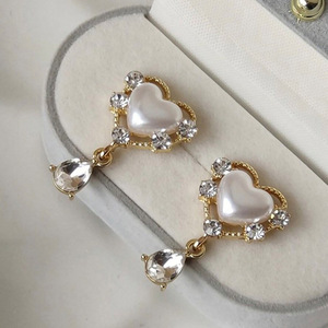 Orecchini a Perno Vintage a Forma di Cuore con Perla, Gioielli Eleganti e alla Moda per Donne - Product Image 5
