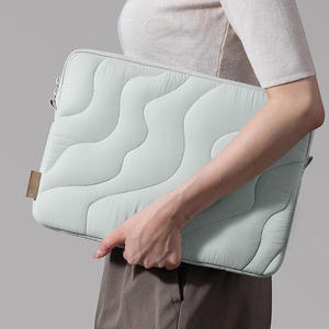 Bolso Bandolera Acolchado de PU Ecológico y Sostenible, Personalizado por el Fabricante, Duradero, Suave y Protector - Product Image 2