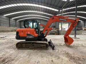 รถขุดตีนตะขาบ Doosan DX60-9C มือสอง ขนาด 5.7 ตัน รถขุดขนาดเล็กสำหรับงานก่อสร้าง ควบคุมด้วย PLC มอเตอร์ เกียร์ ปั๊ม แบริ่ง - Product Image 4