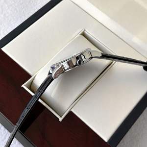 Reloj de Cuarzo Minimalista y Elegante para Hombre, Diseño Personalizado con Logotipo, Resistente al Agua, con Función de Calendario, Caja de Aleación de Calidad - Product Image 5