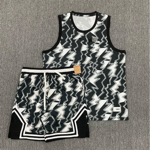 Ensemble de sport décontracté de haute qualité : Maillot de basketball 2026, short et débardeur en mesh de style américain, séchage rapide - Vente en gros - Product Image 4