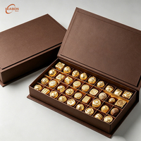 Boîte pliante style livre avec gaufrage à chaud or, emballage rigide en matériau recyclable pour chocolats, pralines et bonbons