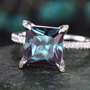 Anello con diamante taglio Princess Q119 con diamanti laterali naturali di colore fantasia per gioielli di fidanzamento da donna - Product Image 2