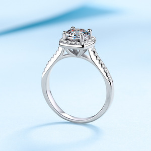 Anillo de Aniversario Clásico Certificado Xiaohongshu S925 de Plata con Diamante Moissanita de 1/2 Quilate Chapado en Rodio para Niñas, Diseño Princesa - Product Image 5