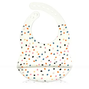 OEM 아기 먹이 실리콘 Bibs 방수 부드러운 앞치마 작업복 유아 식기 턱받이 동물 모양 다채로운 인쇄 턱받이