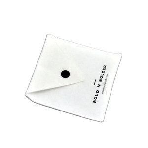 Pochette à bijoux en velours suédé blanc de petite taille avec fermeture à bouton-pression – Prix usine - Product Image 6