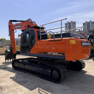 Excavatrice sur chenilles Doosan DX300LCA 30t d'occasion avec boîte de vitesses en stock, prix avantageux, durable, robuste, économe en carburant, puissante, en vente - Product Image 2
