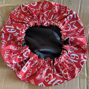LOGO personnalisé Deux couches 12.6 "Diamètre <span class=keywords><strong>Rouge</strong></span> Satin Sigma Theta Symbole Grec Delta Hairbonnet <span class=keywords><strong>Rouge</strong></span> DST Signature Sorority Bonnet - Product Image 1
