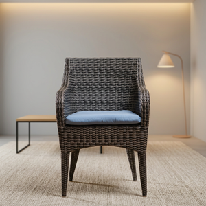 Chaise de jardin contemporaine en osier avec coussin bleu, pieds coniques, design minimaliste pour villa et parc, mobilier d'extérieur - Product Image 5