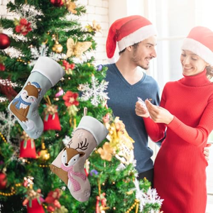 Chaussettes de Noël personnalisées brodées avec un motif de cerf rose et bleu, directement de l'usine, pour le premier Noël de bébé - Product Image 4