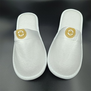 Pantoufles jetables à bout fermé de chambre en <span class=keywords><strong>velours</strong></span> lavable blanc de luxe <span class=keywords><strong>chinois</strong></span> avec semelle en tissu à pois pour taille universelle d'hôtel - Product Image 2