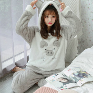 Pijamas de Natal por Atacado para Mulheres, Conjuntos de Pijamas Quentes e Fofos de Inverno com Estampa de Porquinho em Flanela - Product Image 5