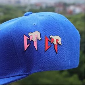 Yüksek kaliteli mektup M emaye Pin karikatür hayvan tembel desen kap klipler şık Metal broş Pin - Product Image 6