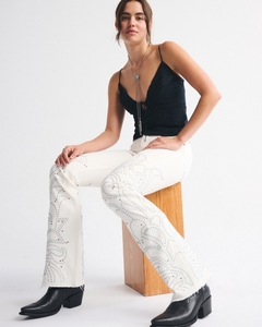 Jean évasé blanc personnalisé Leduo pour femme, motif strass, taille mi-haute, ourlet brut, coupe bootcut - Product Image 1