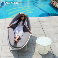 Chaise longue d'extérieur élégante et simple en rotin PE, résistante aux intempéries, pour cour et villa