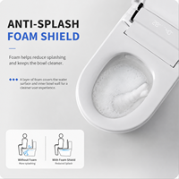 En gros WC intelligent bidet à poser au sol avec réservoir, chasse d'eau à capteur au pied, siège chauffant et buse autonettoyante