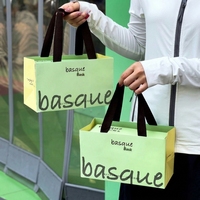 Sac de shopping en papier cartonné personnalisé, recyclable, de qualité alimentaire, avec poignée en ruban pour l'emballage de cadeaux de détail
