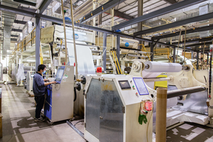 <span class=keywords><strong>Carta</strong></span> <span class=keywords><strong>Adesiva</strong></span> Opaca Impermeabile - Rotolo di Adesivi Sintetici PP Stampabili con Eco-Solvente <span class=keywords><strong>per</strong></span> Poster da Interno, Espositori - Product Image 5