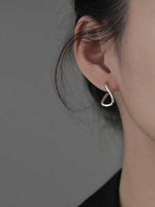 Pendientes de <span class=keywords><strong>Plata</strong></span> de Ley 925 con forma de triángulo geométrico, <span class=keywords><strong>aros</strong></span>, estilo minimalista personalizado para mujer - Product Image 2