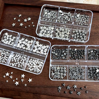 TSZS Ensemble de 6 compartiments de breloques étoiles en alliage pour ongles, décorations d'ongles punk en métal 3D pentagramme, pièces d'ongles étoiles à dos plat de plusieurs tailles