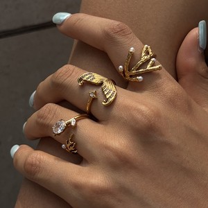 Anillo Abierto de Acero Inoxidable Chapado en Oro con Cola de Pez de Coral y Perlas CZ, Estilo Bohemio para Playa, Joyería Impermeable para Vacaciones en la Playa para Mujer - Product Image 1