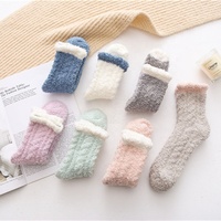 Chaussettes pelucheuses pour femmes Pantoufles moelleuses Cabine chaude polaire douce Hiver Confortable Sommeil épais Chaussettes de maison pour adultes A-132