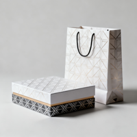 Boîtes cadeaux rigides personnalisées de luxe à ouverture coulissante avec couvercle supérieur et inférieur Matériaux recyclés mats Embossage papier aseptique