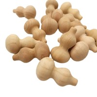 Pendentif artisanal en bois de gourde de pêcher, en bois massif couleur bois naturel, 40*20mm, en stock maintenant.