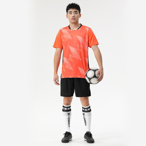 Derniers kits de haute qualité Kit complet de football Chemise sèche et ajustée personnalisée pour jeunes Ensemble de maillots de football pour hommes - Product Image 5