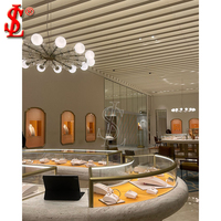 Vitrine de présentation de bijoux moderne et populaire, conçue sur mesure, en bois, avec éclairage LED et couvercle en verre