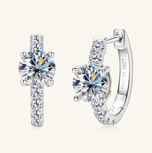 Pendientes de aro de moissanita de plata de ley S925-Pendientes de aro clásicos, brillantes y elegantes con incrustaciones redondas de moissanita - Product Image 1
