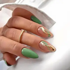 Dalgalanma şerit moda takma tırnak giyen çivi altın doğal ve taze yeşil parmak ABS fransız tam kapak sert jel tırnak basın üzerinde