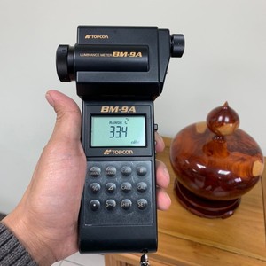 Medidor de luminancia Topcon BM-9A, fotómetro con pantalla digital de 2 dígitos, rango de 2 cd/m2, para inspección del tamaño del producto - Product Image 1
