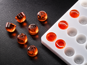 Moule en silicone personnalisé pour bonbons gélifiés avec logo TH, qualité alimentaire platine, compatible FDA LFGB, pour fabricant de suppléments OEM - Product Image 1