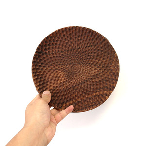 Piatto Decorativo in Legno Massello di Noce Nero Intagliato a Mano, Ecologico e Sostenibile, per Torte e Pasticceria, Grado Commerciale - Product Image 3