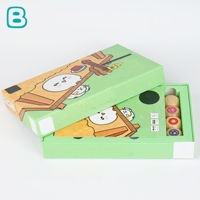 Jeu de société éducatif en papier écologique personnalisé OEM avec cartes flash, dés et emballage cadeau sur mesure