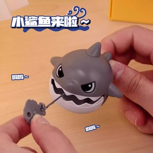 พวงกุญแจการ์ตูนฉลามกัดด้าย ของเล่นฉลามกัดด้ายแบบดึงเชือกเคลื่อนไหวได้ ฉลาม<span class=keywords><strong>กิน</strong></span><span class=keywords><strong>ปลา</strong></span>เล็ก - Product Image 5