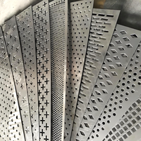 Tôle perforée à trous carrés, plaque en acier inoxydable perforée carrée pour écran décoratif